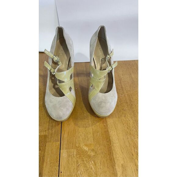 L'ESTROSA TAN SUEDE BUCKLE CLOSING RED BOTTOM SHOES HEEL WOMENS SZ 40 (10) - Picture 2 of 14